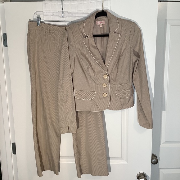 Candie's Jackets & Blazers - Candies Junior’s 2Piece Pin Stripe Pant Suit Tan Size Blazer (L) Pants (11)